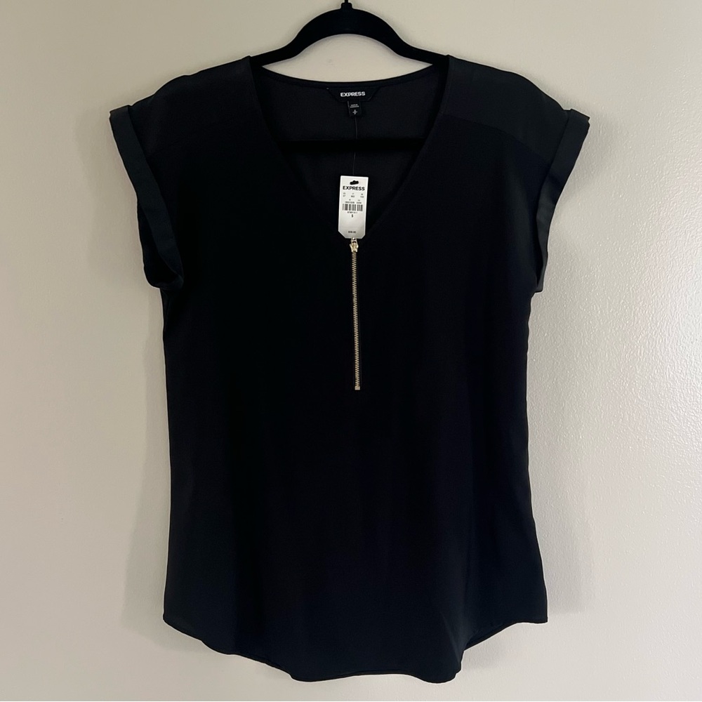 NWT Express Black Short Sleeve Zip-Front Blouse